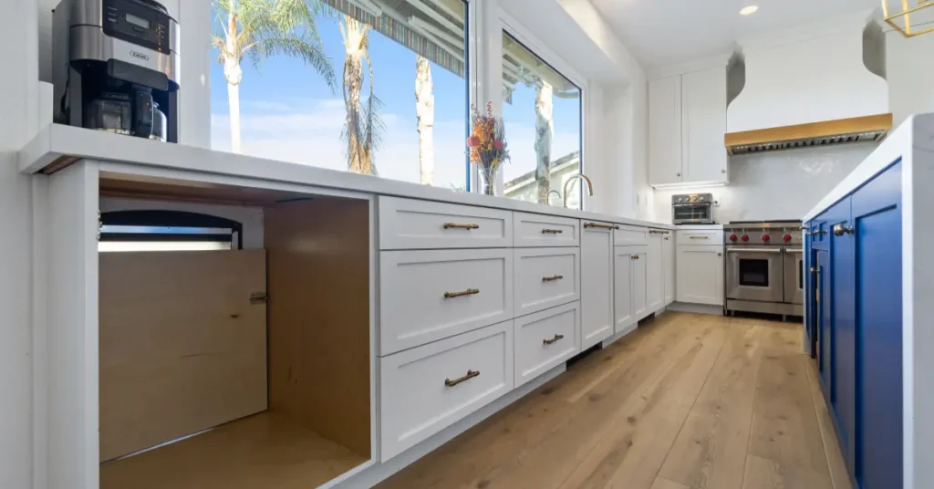 How to Choose the Right Kitchen Pantry Design in 2025